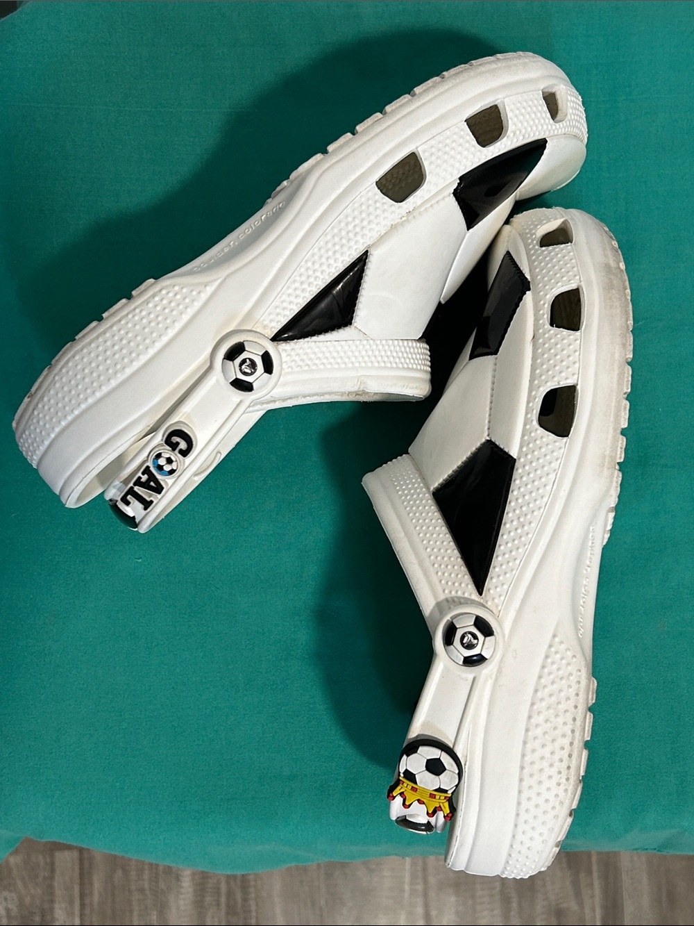 CROCS - Classic Soccer Ball Clog - SZ: j6 - Picture 4 of 10